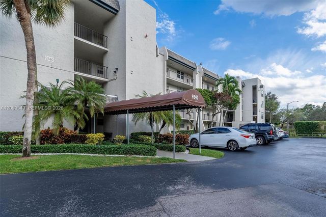 9340 Lagoon Pl 110, Davie, FL 33324