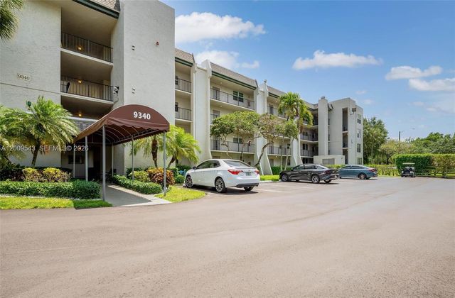 9340 Lagoon Pl 110, Davie, FL 33324