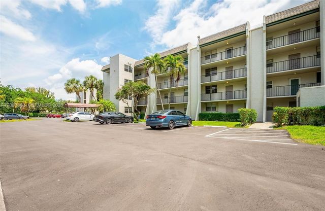 9340 Lagoon Pl 110, Davie, FL 33324