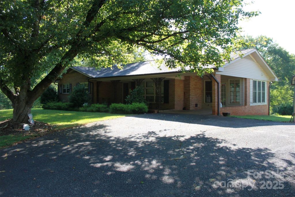 796 Hollis Road, Ellenboro, NC 28040