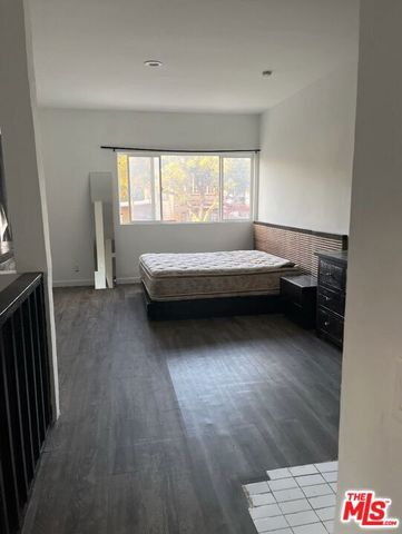 4534 Kingswell Avenue, Los Angeles, CA 90027