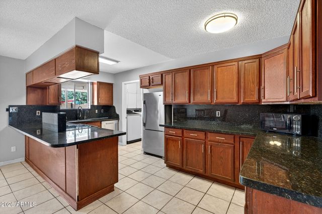 6426 W LAMAR Road, Glendale, AZ 85301