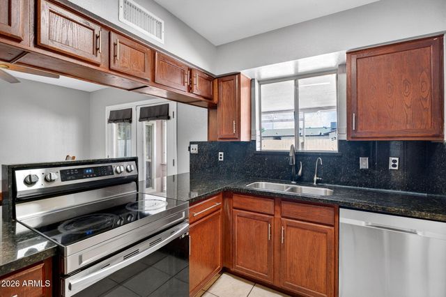 6426 W LAMAR Road, Glendale, AZ 85301