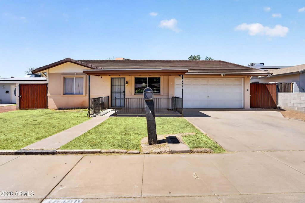 6426 W LAMAR Road, Glendale, AZ 85301