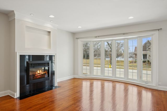 8455 N Chester Avenue, Niles, IL 60714