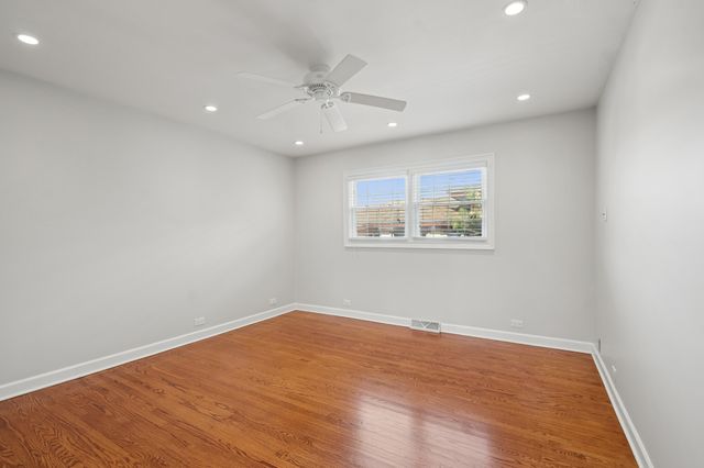 8455 N Chester Avenue, Niles, IL 60714