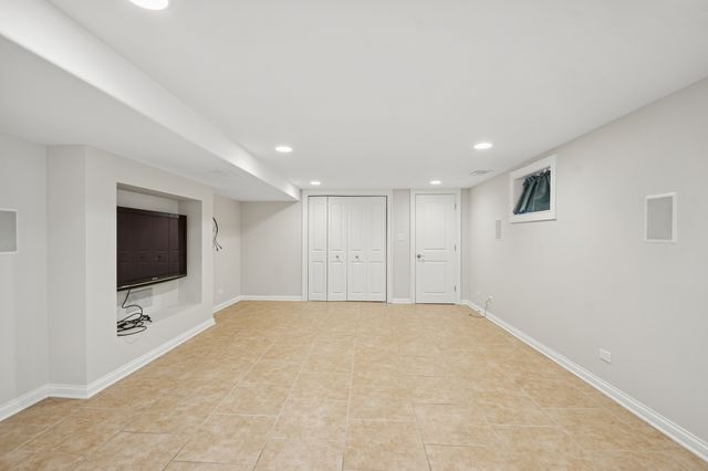 8455 N Chester Avenue, Niles, IL 60714