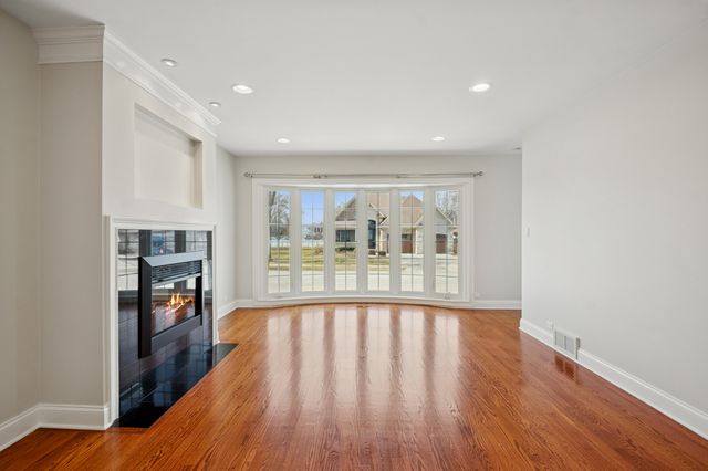 8455 N Chester Avenue, Niles, IL 60714