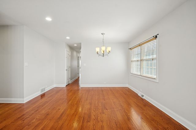 8455 N Chester Avenue, Niles, IL 60714