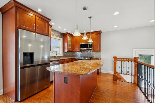 8455 N Chester Avenue, Niles, IL 60714