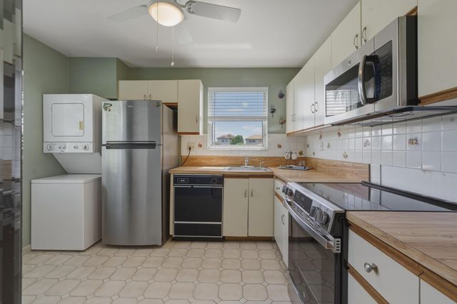 11200 SW 13th Street 104, Pembroke Pines, FL 33025