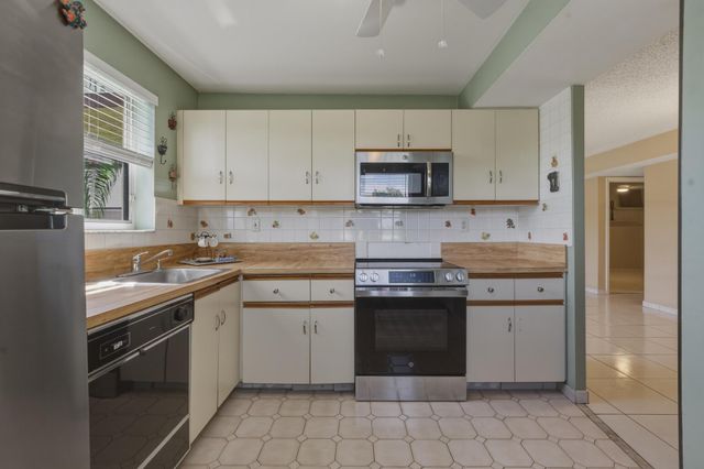 11200 SW 13th Street 104, Pembroke Pines, FL 33025