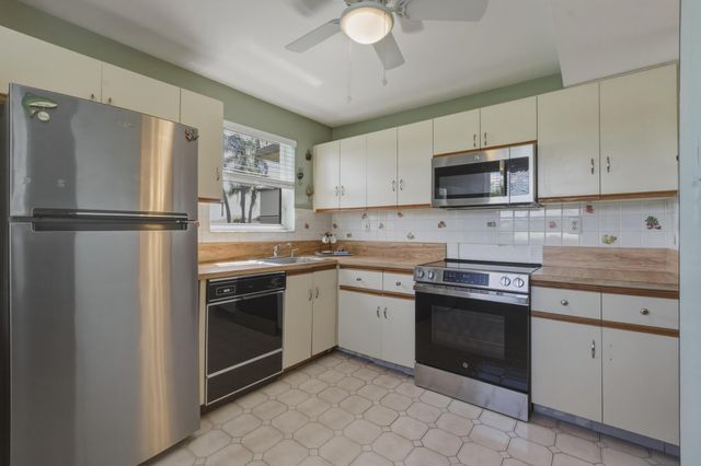 11200 SW 13th Street 104, Pembroke Pines, FL 33025