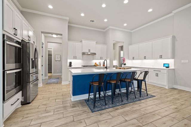 805 Gipper LN, Leander, TX 78641