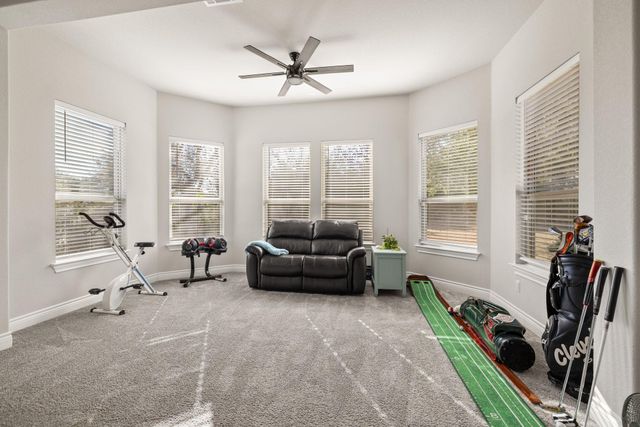 805 Gipper LN, Leander, TX 78641