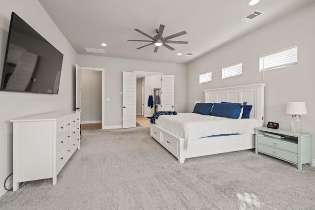 805 Gipper LN, Leander, TX 78641