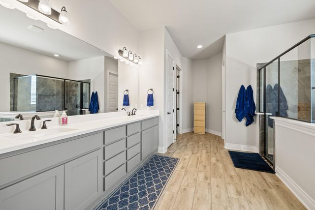 805 Gipper LN, Leander, TX 78641