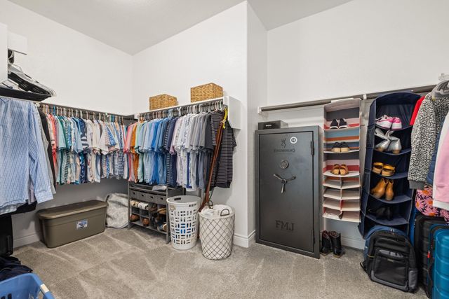 805 Gipper LN, Leander, TX 78641