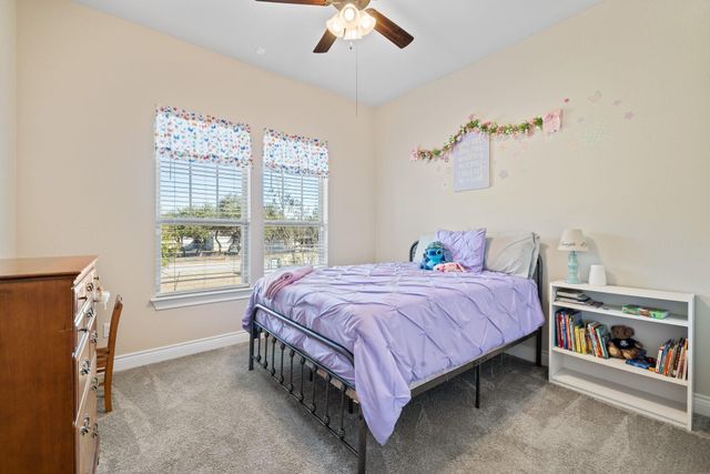 805 Gipper LN, Leander, TX 78641