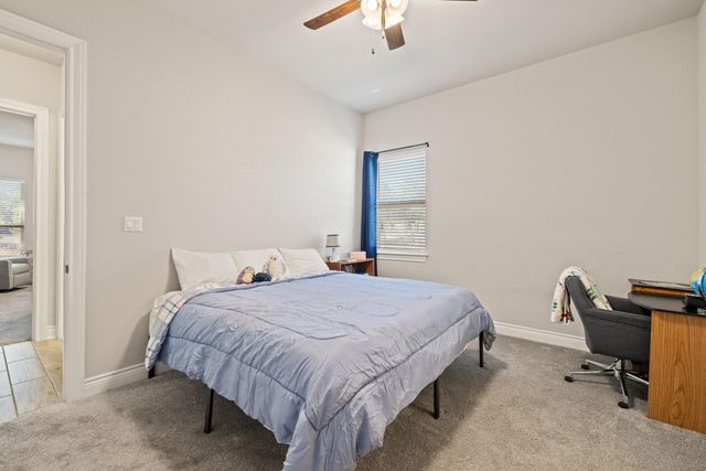 805 Gipper LN, Leander, TX 78641