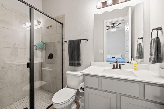 805 Gipper LN, Leander, TX 78641