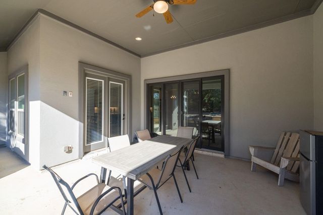 805 Gipper LN, Leander, TX 78641