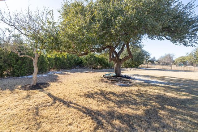 805 Gipper LN, Leander, TX 78641