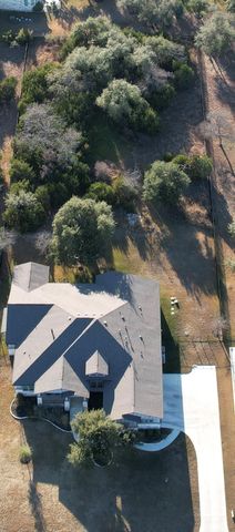 805 Gipper LN, Leander, TX 78641