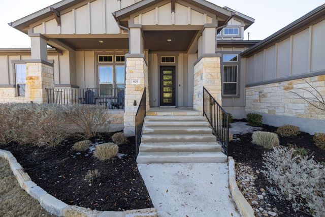 805 Gipper LN, Leander, TX 78641