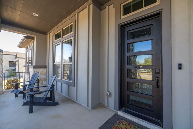 805 Gipper LN, Leander, TX 78641