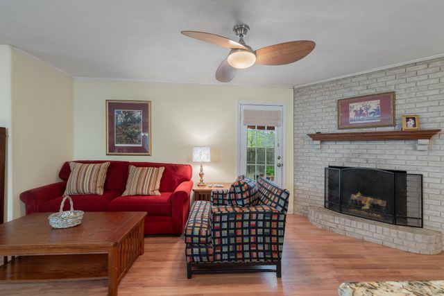 326 Countryside Drive, Irving, TX 75062