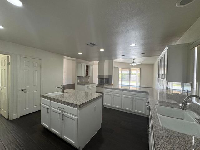 74081 W Petunia Place, Palm Desert, CA 92211