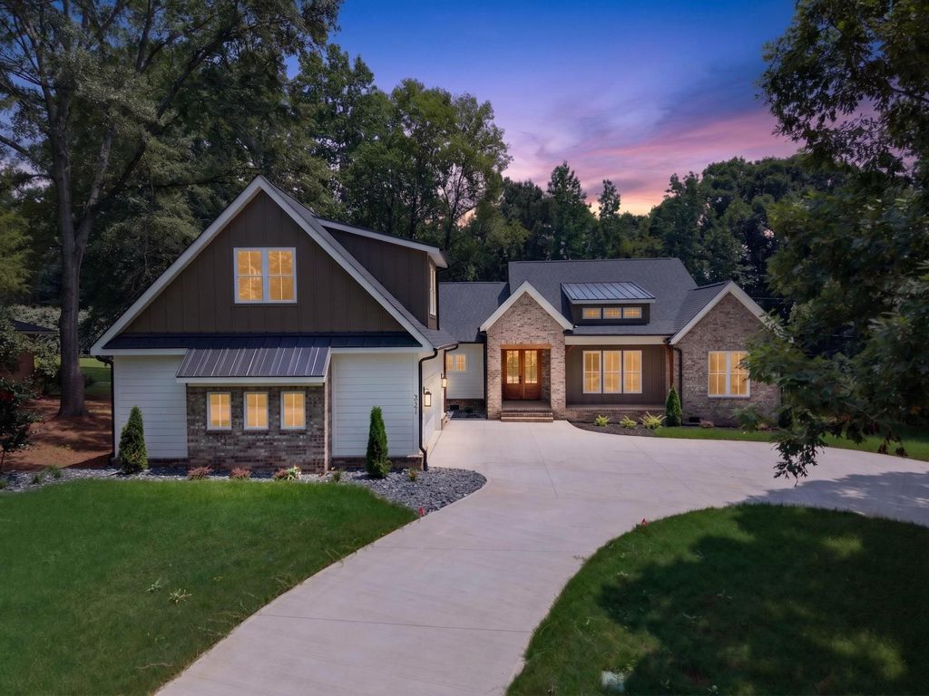 321 Dunbarton Court, Spartanburg, SC 29307