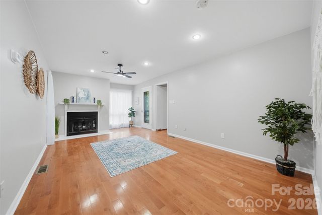 1420 11th Street Drive NW 23, Hickory, NC 28601