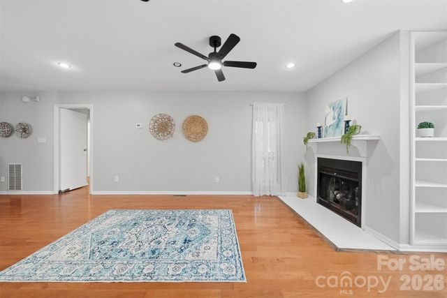 1420 11th Street Drive NW 23, Hickory, NC 28601