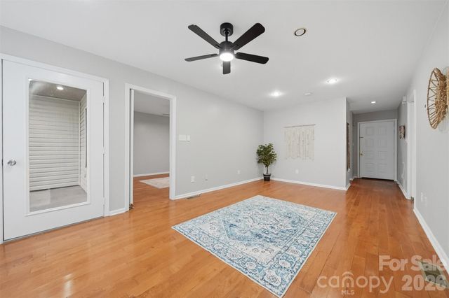 1420 11th Street Drive NW 23, Hickory, NC 28601