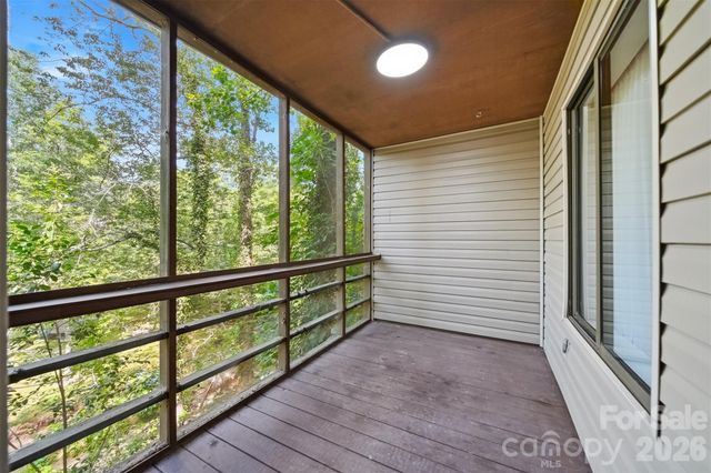 1420 11th Street Drive NW 23, Hickory, NC 28601