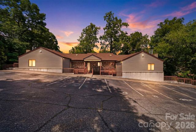 1420 11th Street Drive NW 23, Hickory, NC 28601