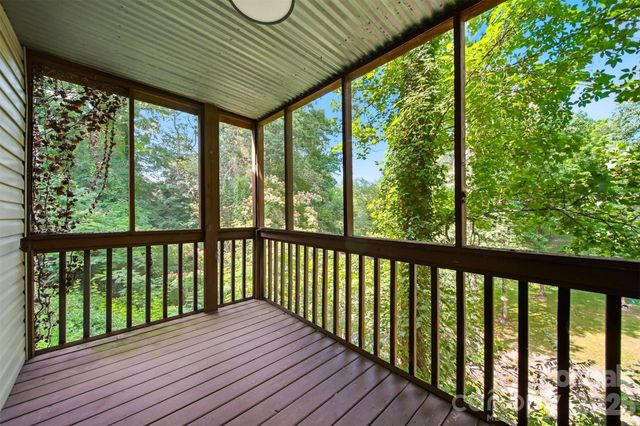 1420 11th Street Drive NW 23, Hickory, NC 28601