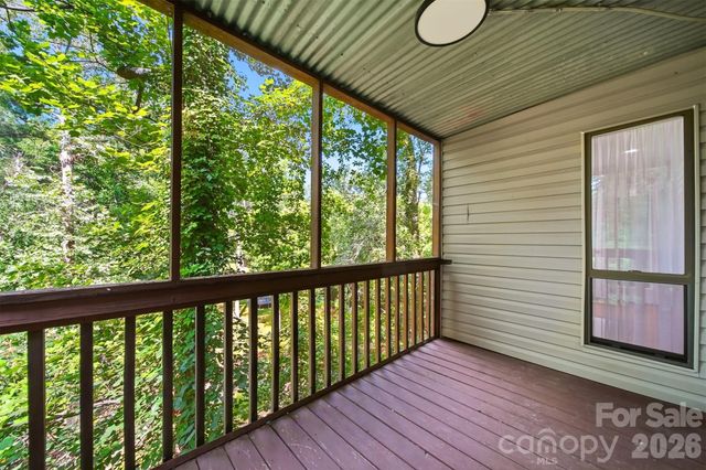 1420 11th Street Drive NW 23, Hickory, NC 28601