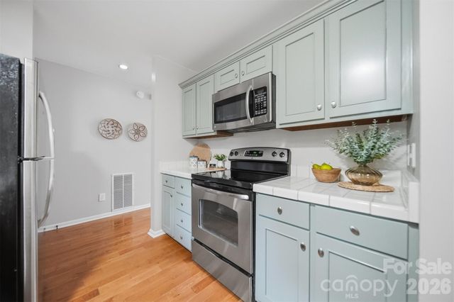 1420 11th Street Drive NW 23, Hickory, NC 28601