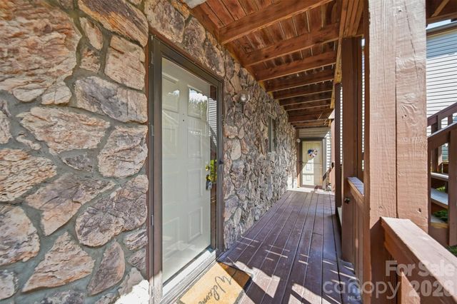 1420 11th Street Drive NW 23, Hickory, NC 28601