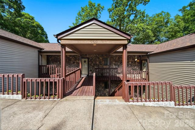 1420 11th Street Drive NW 23, Hickory, NC 28601