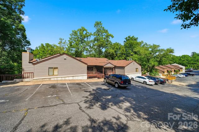 1420 11th Street Drive NW 23, Hickory, NC 28601