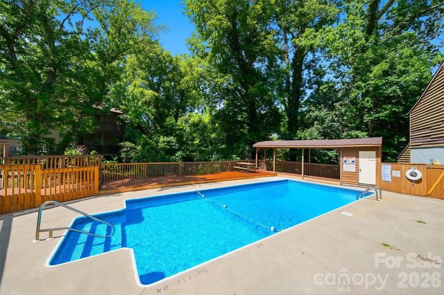 1420 11th Street Drive NW 23, Hickory, NC 28601
