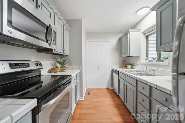 1420 11th Street Drive NW 23, Hickory, NC 28601
