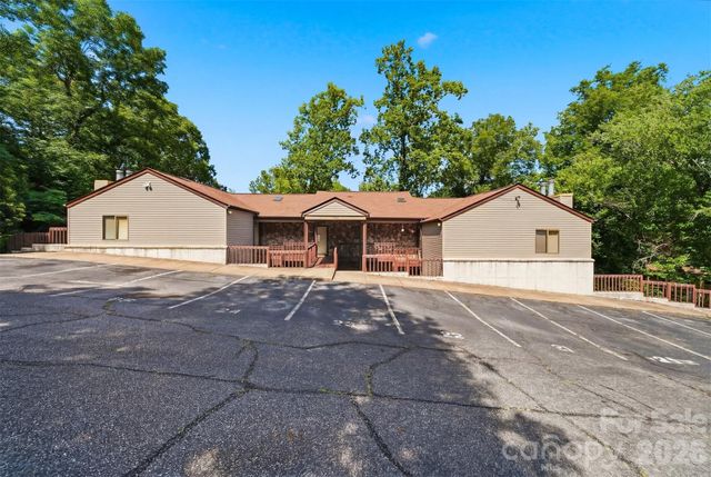 1420 11th Street Drive NW 23, Hickory, NC 28601