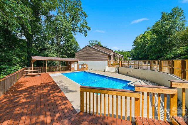 1420 11th Street Drive NW 23, Hickory, NC 28601