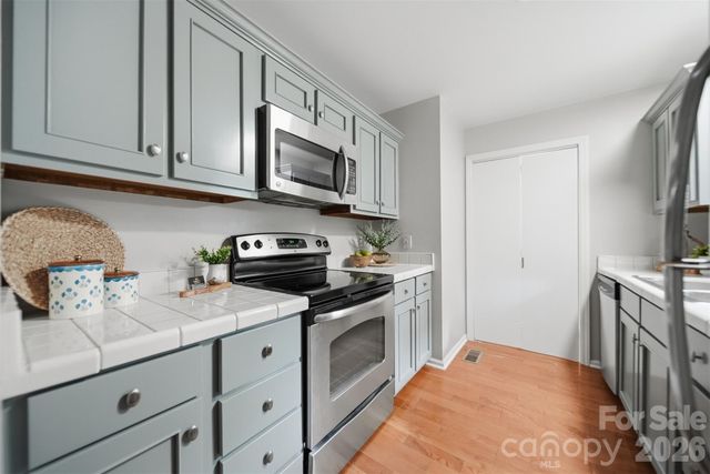 1420 11th Street Drive NW 23, Hickory, NC 28601
