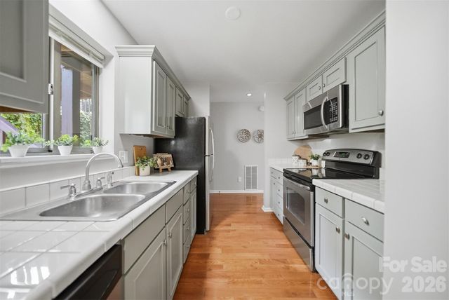 1420 11th Street Drive NW 23, Hickory, NC 28601